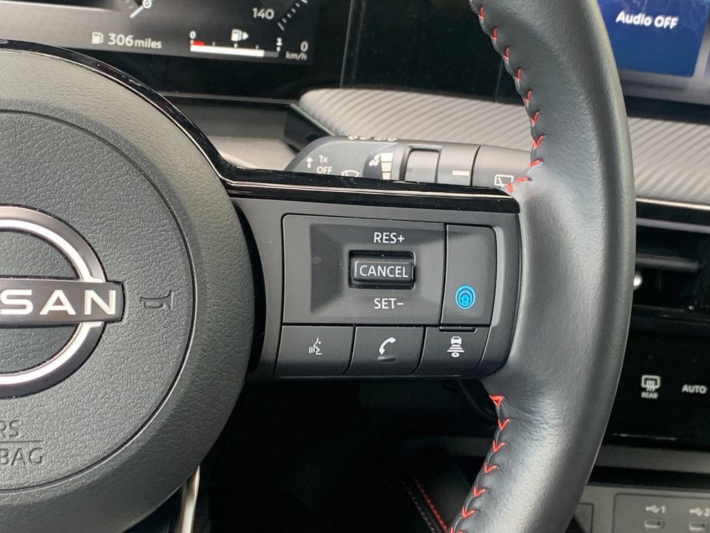 Used 2025 Nissan Kicks SR FWD image 13