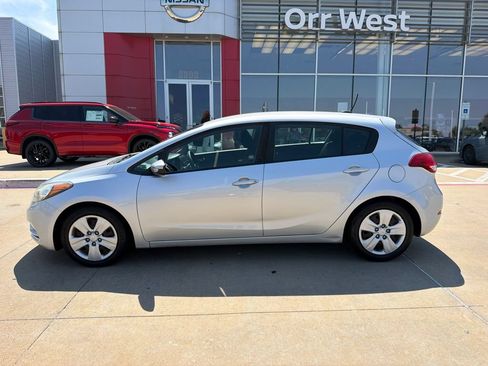 Used 2016 Kia Forte LX FWD image 2