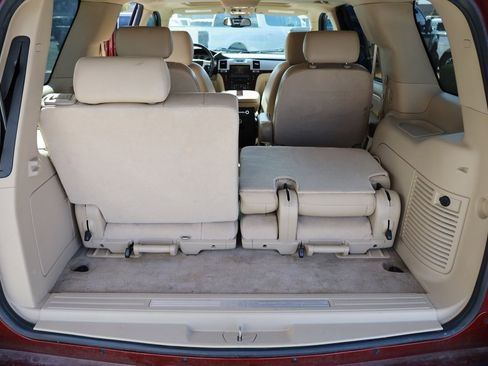 Used 2010 Cadillac Escalade Luxury image 19