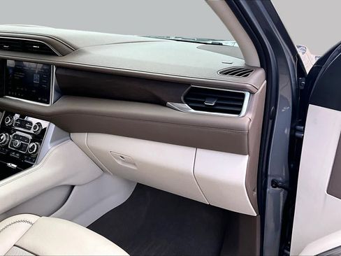 Used 2021 GMC Yukon XL Denali w/ Denali Premium Package RWD image 19
