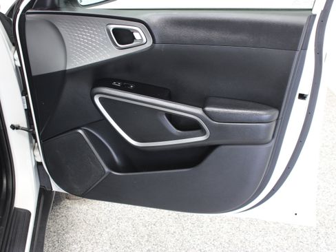 Used 2022 Kia Soul LX w/ Technology Package FWD image 32