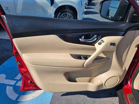 Used 2018 Nissan Rogue SL w/ Premium Package image 13