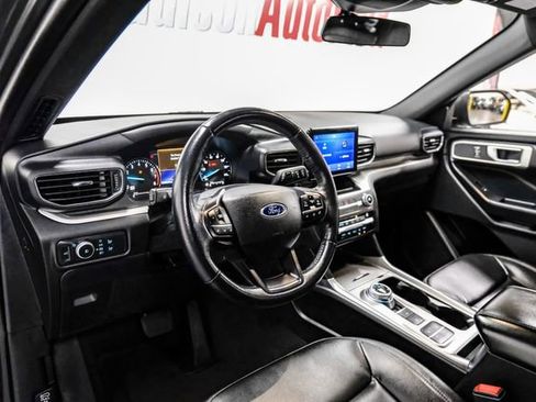 Used 2020 Ford Explorer XLT w/ Equipment Group 202A image 3