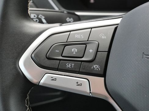 Certified 2023 Volkswagen Tiguan SE R-Line FWD image 31