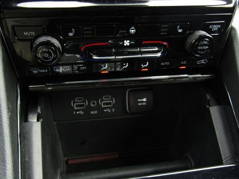 Used 2023 Jeep Grand Cherokee L Limited AWD/4WD image 15