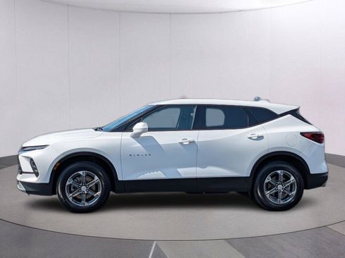 Used 2025 Chevrolet Blazer LT FWD image 2