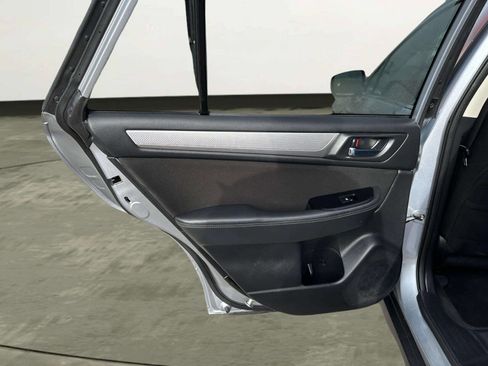Used 2018 Subaru Outback 2.5i Premium image 11