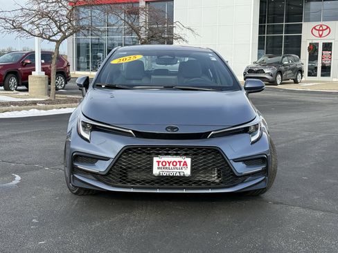 Used 2025 Toyota Corolla SE w/ SE Premium Package image 2