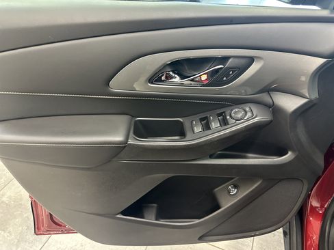 Used 2021 Chevrolet Traverse LT FWD image 17