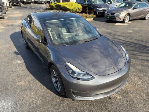 Used 2023 Tesla Model 3 Standard Range image 5
