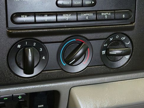 Used 2006 Ford F250 XLT image 9