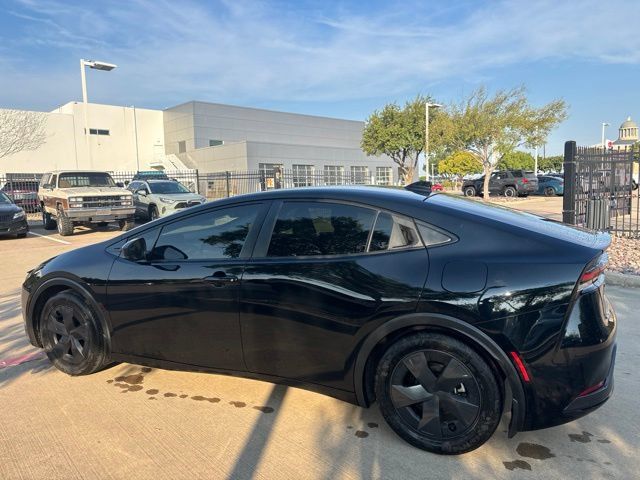 Used 2024 Toyota Prius LE FWD image 8