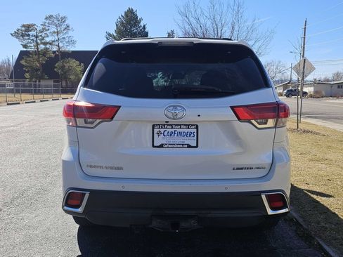 Used 2017 Toyota Highlander Limited Platinum image 4