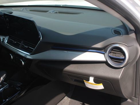 New 2026 Chevrolet Trax LT w/ Driver Confidence Package FWD image 30