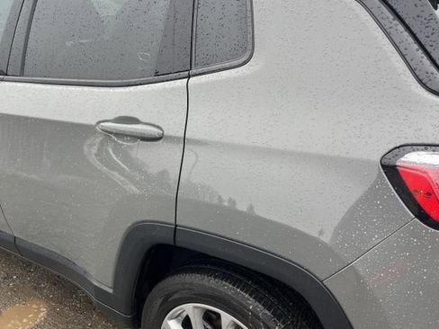 Used 2023 Jeep Compass Latitude image 4