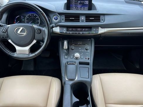 Used 2017 Lexus CT 200h FWD image 16
