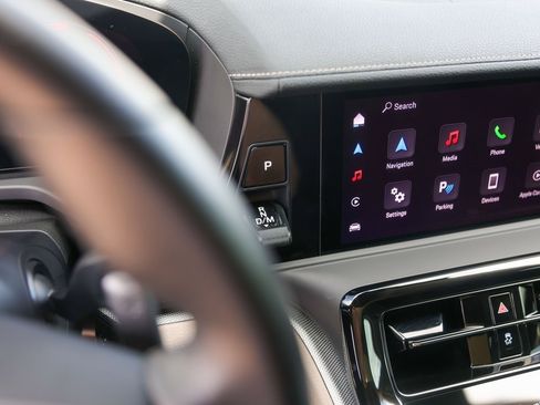 Used 2024 Porsche Panamera image 18