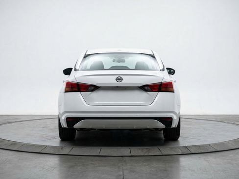 Used 2025 Nissan Altima 2.5 SV FWD image 7