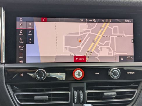 New 2026 Porsche Macan image 18