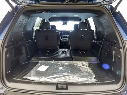 New 2026 Chevrolet Traverse LT w/ LPO, Floor Liner Package FWD image 21