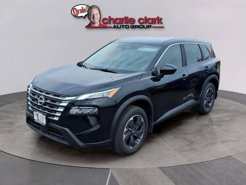 Certified 2026 Nissan Rogue SV FWD image 1