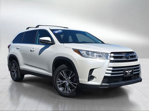 Used 2019 Toyota Highlander LE AWD/4WD image 1