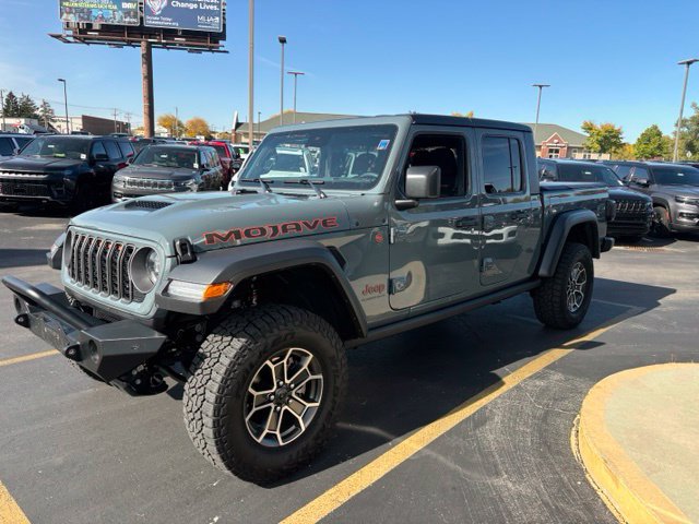 Used 2025 Jeep Gladiator Mojave w/ Convenience Group AWD/4WD image 4
