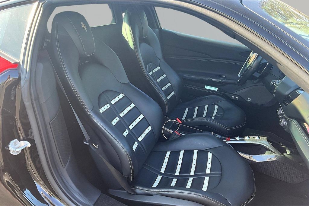Used 2018 Ferrari 488 GTB RWD image 22