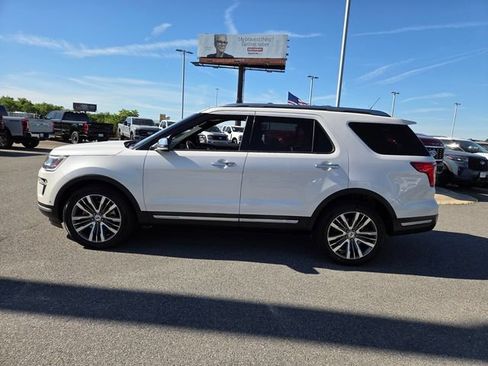 Used 2018 Ford Explorer Platinum AWD/4WD image 4