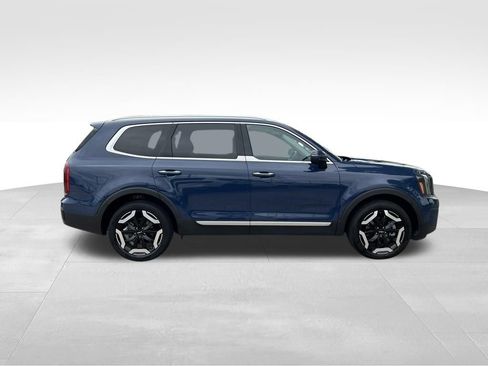 Used 2023 Kia Telluride S w/ S Sunroof Package FWD image 6