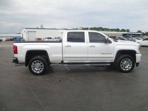 Used 2019 GMC Sierra 2500 Denali w/ Duramax Plus Package AWD/4WD image 5