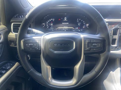 Used 2023 GMC Yukon XL Denali AWD/4WD image 11