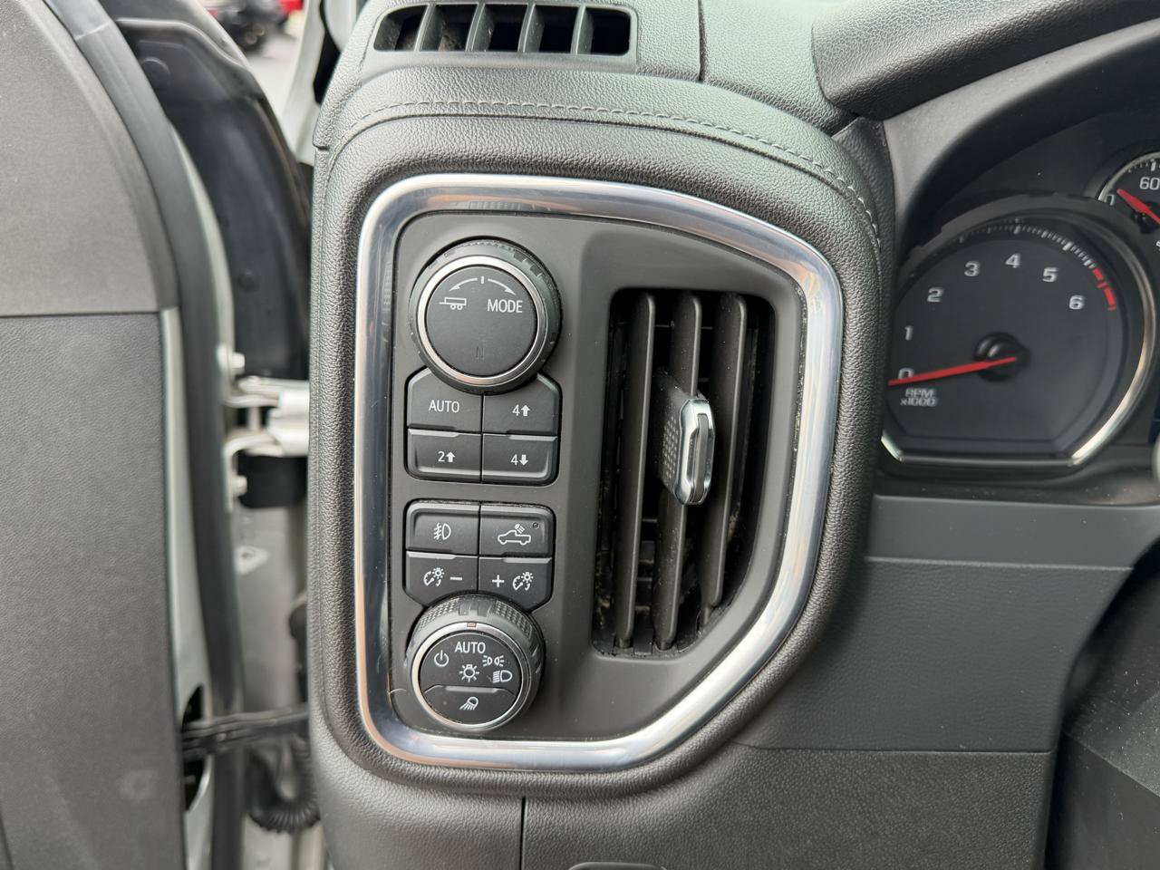 Used 2020 Chevrolet Silverado 2500 LT w/ All Star Edition AWD/4WD image 18