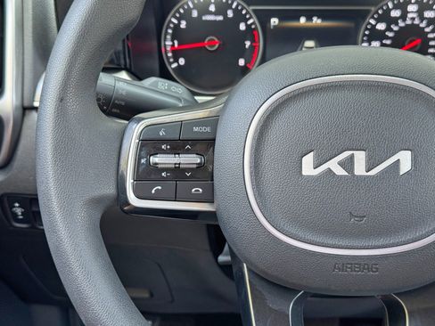 Used 2023 Kia Sorento LX image 19