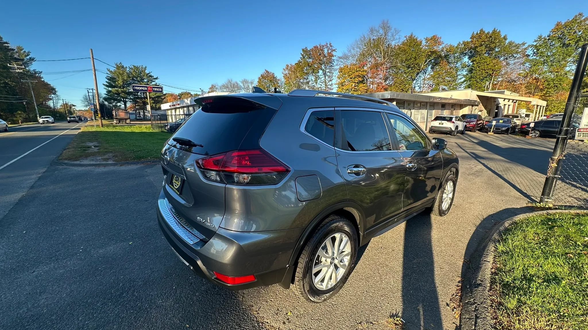 Used 2017 Nissan Rogue SV AWD/4WD image 5