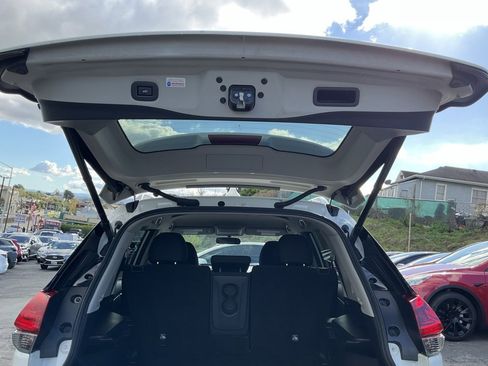 Used 2018 Nissan Rogue SV image 9