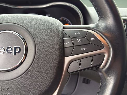 Used 2021 Jeep Grand Cherokee Laredo X AWD/4WD image 23