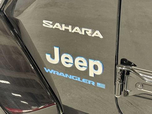 Used 2023 Jeep Wrangler Unlimited Sahara w/ Cold Weather Group image 11