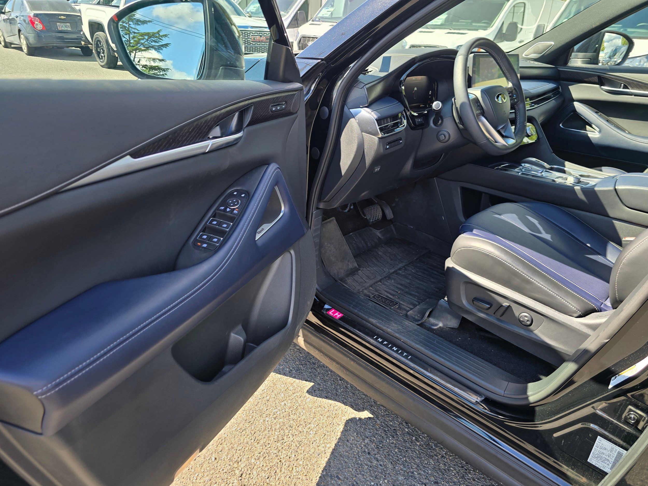 Used 2026 INFINITI QX60 Sport w/ Dark Cargo Package AWD/4WD image 15