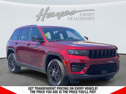 Used 2025 Jeep Grand Cherokee Altitude RWD image 1