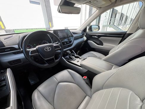 Used 2020 Toyota Highlander XLE FWD image 9