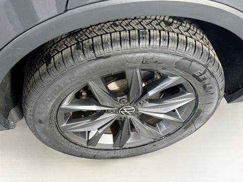 Used 2022 Volkswagen Tiguan SE AWD/4WD image 30