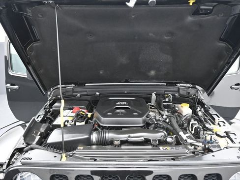 Used 2021 Jeep Wrangler Unlimited Sahara AWD/4WD image 28