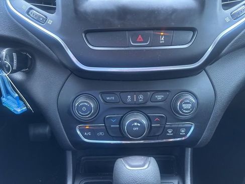 Used 2021 Jeep Cherokee Latitude image 25