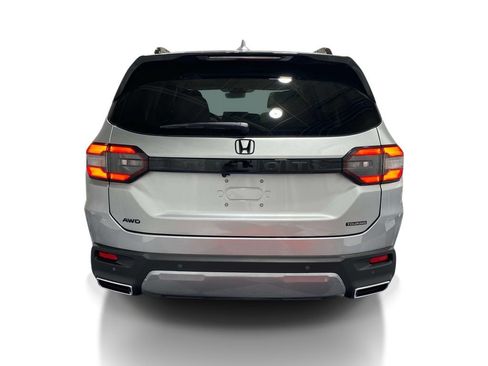 New 2026 Honda Pilot Touring image 3