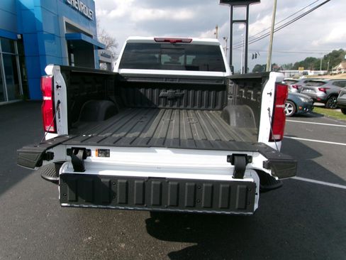 New 2026 Chevrolet Silverado 2500 ZR2 image 6
