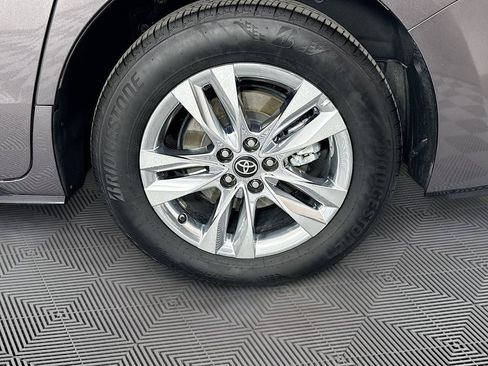 Used 2024 Toyota Sienna Limited FWD image 36