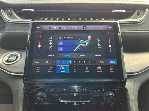 Used 2023 Jeep Grand Cherokee Limited w/ Luxury Tech Group II RWD image 23