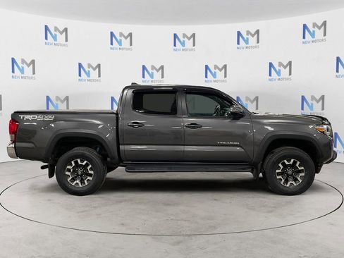 Used 2017 Toyota Tacoma TRD Off-Road w/ Tow Package (A/T) AWD/4WD image 6