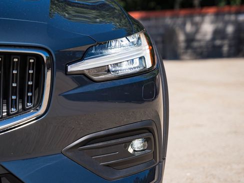 New 2026 Volvo V60 B5 Cross Country Plus w/ Protection Package Premier AWD/4WD image 3